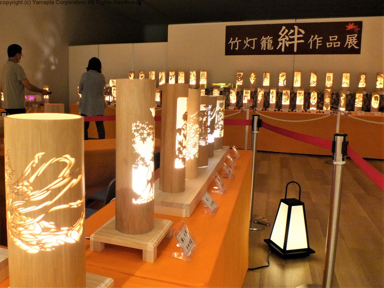 滋賀県近江八幡市より、灯籠 基礎からの高さ140㎝×幅