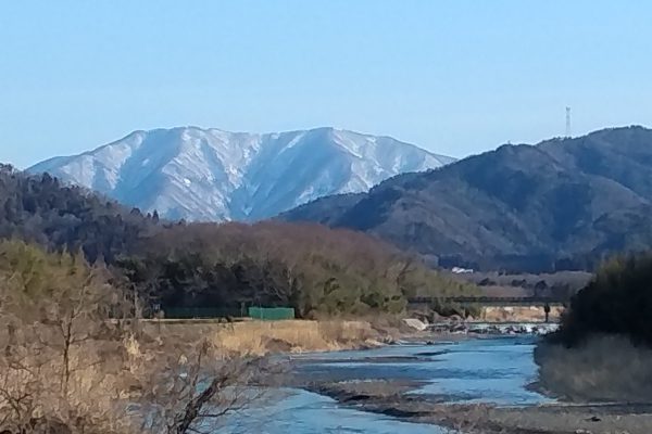 雪を頂く早春の横山岳（標高1132ｍ）