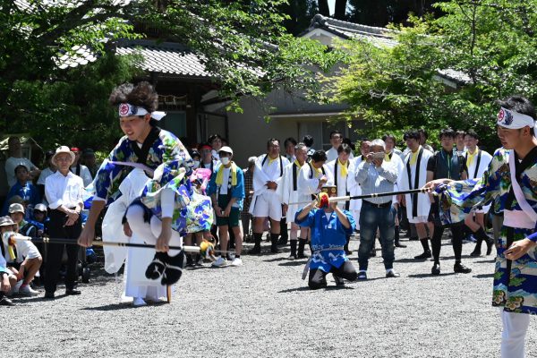 青年や大人も技を披露