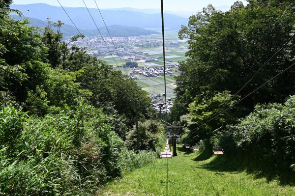 山頂付近までリフトが運行している