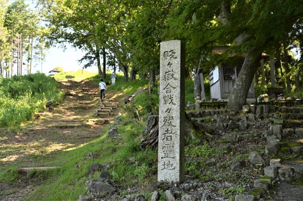 合戦の戦死者を祀る供養堂