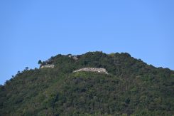 左 西の丸跡 中央 上 村雲御所瑞龍寺門跡 下 出丸跡