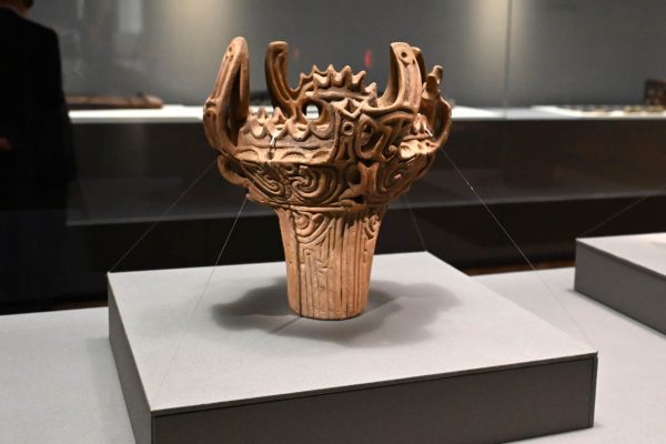 国宝　火焔型土器 縄文時代中期　約5400～4500年前　新潟・十日町市博物館保管