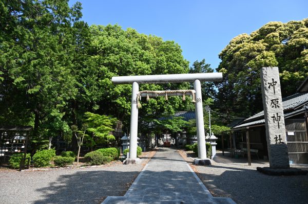 隊員の安全と飛行隊の守護として「衛戌（えいじゅ）神社」が大正14（1925）年建てられ、 その後昭和2（1927）年「冲原神社」と改称された
