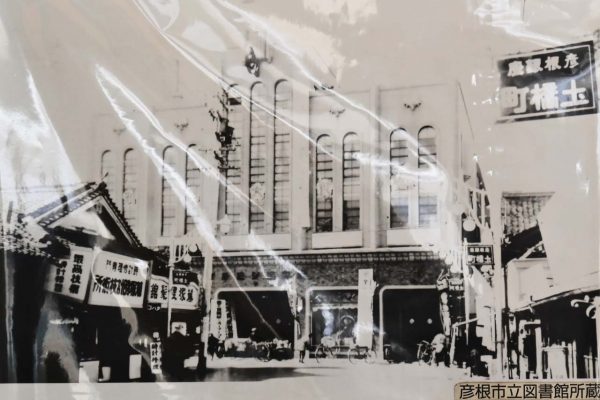 平和堂のルーツは、昭和28年マルビシ百貨店の一角を借りて 夏原商店を創業したことに始まる