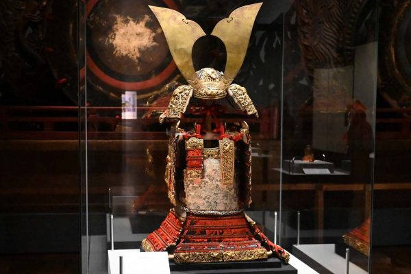 赤糸威大鎧（あかいとおどしおおよろい）鎌倉時代後期〈国宝〉 奈良・春日大社蔵