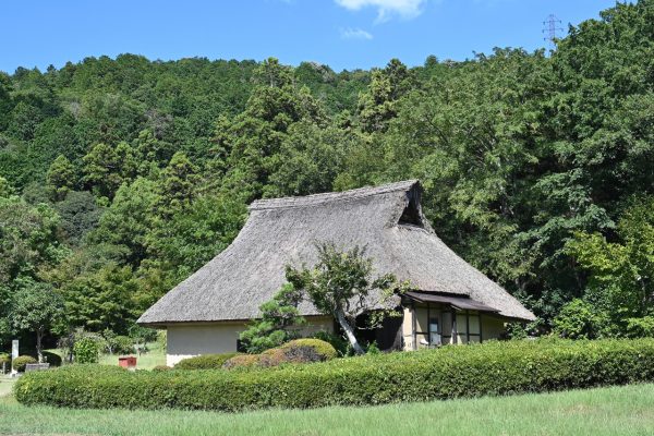 旧宮地家住宅は長浜市国友町にあった農家で、1754（宝暦4）年に建築された。（重文）