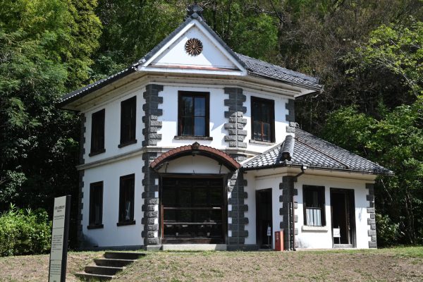 旧安土巡査駐在所は1885（明治18）年、蒲生郡安土町常楽寺（現・近江八幡市安土町）の一角に建てられた （県有形文化財）