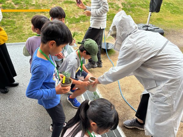 木や森を学び、数十年、数百年先の未来の森づくりに参加できる植林体験イベント
