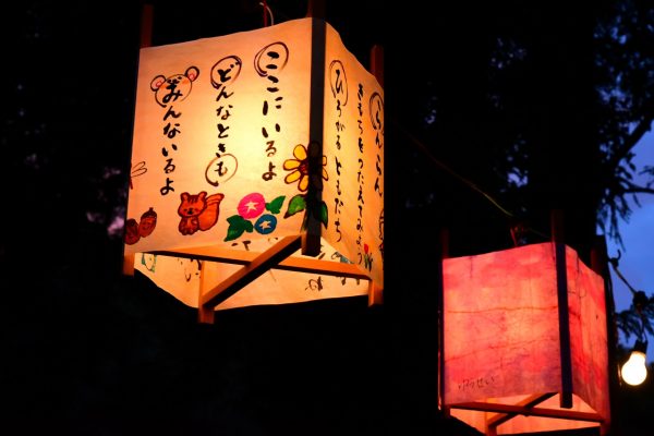 子供の提灯も奉納