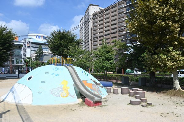 におの浜2丁目角の馬場児童公園