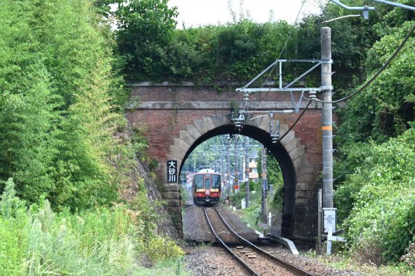 JR草津線で唯一残る煉瓦隧道