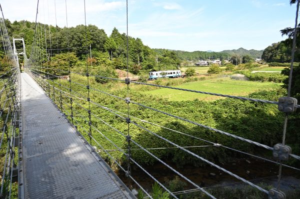 信楽高原鉄道、大戸川、道路の3つに架かる「保良の宮橋」