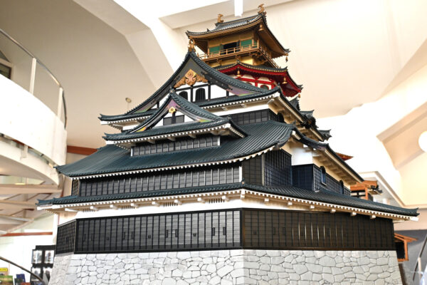 元名古屋工業大学教授の内藤昌氏が作った安土城の復元模型縮尺1/20　安土城郭資料館