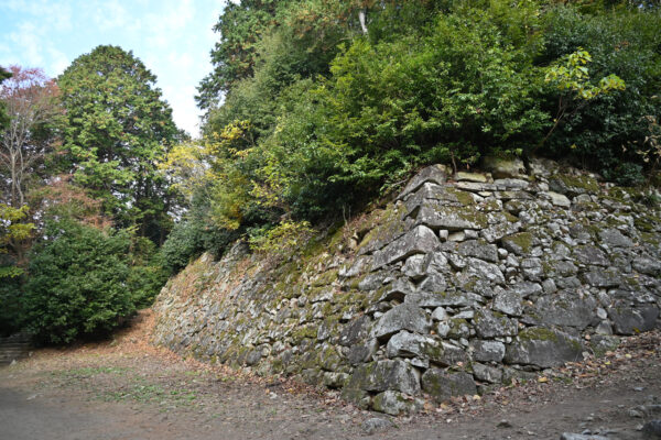 二の丸の石積は築城当時のままという