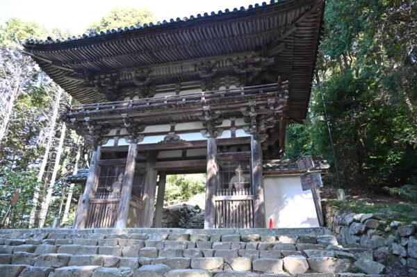 二王門（楼門）と木造金剛二力士立像は共に国の重要文化財