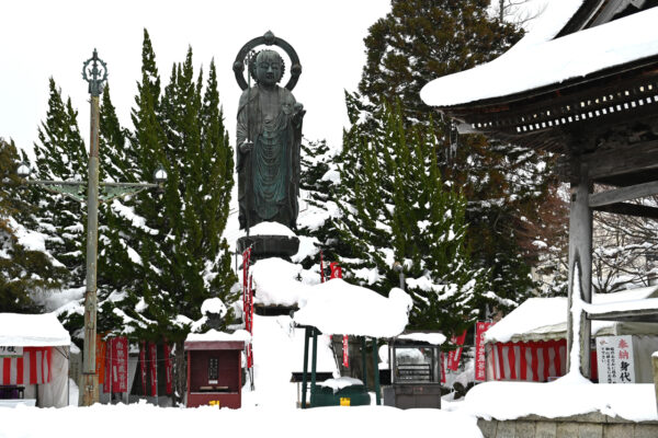 1894（明治27）年建立された地蔵菩薩大銅像（高さ約6メートル）