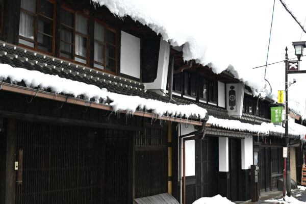 うだつのある家が並ぶ