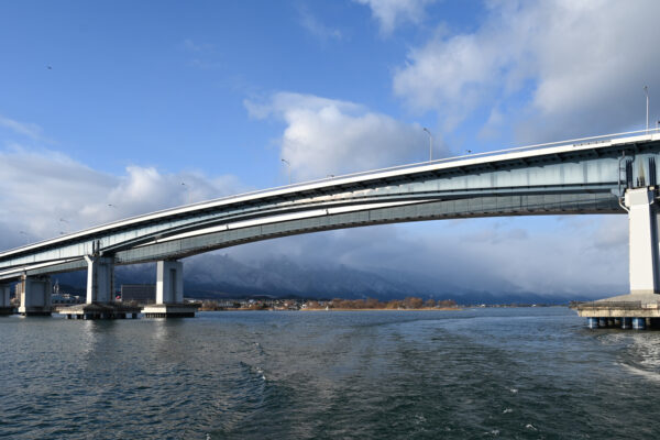 1964（昭和39）年開通した琵琶湖大橋