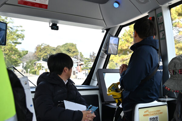 今回は安全のためオペレーターが同乗する「レベル2」で行っている