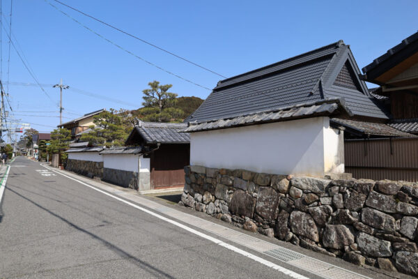 朝鮮人街道沿いに建つ東家住宅