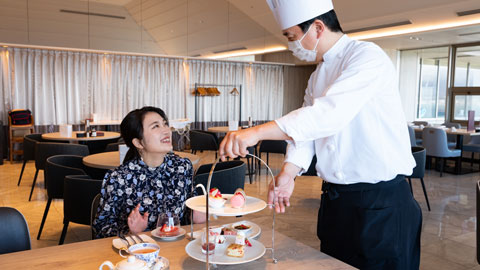 春風に誘われて。ハリアーで行く、湖岸ドライブ